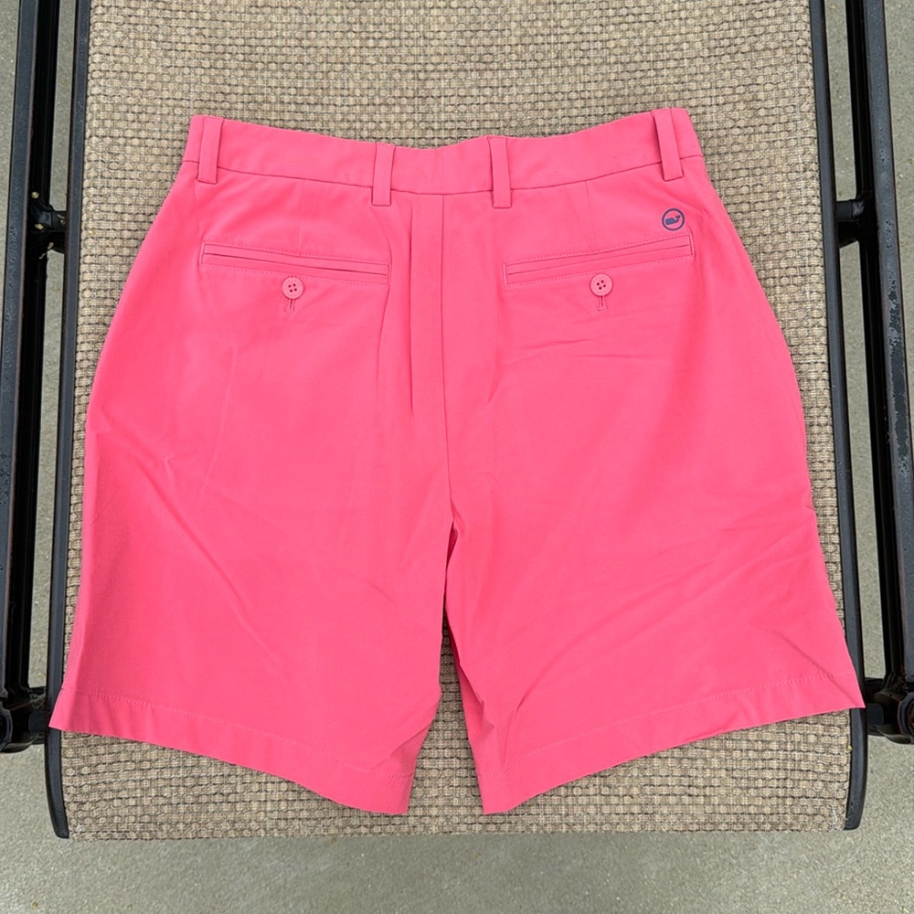 Mens NWOT vineyard vines, 7 inch performance breaker shorts size 30.